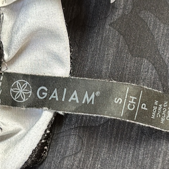 GAIAM men’s athletic camo print shorts. Black. Size Small. Elastic waist. - Picture 3 of 12